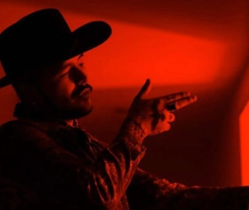 Todo por tu ídolo: la increíble historia de una fan de Christian Nodal que se disfrazó de vendedora para verlo en primera fila